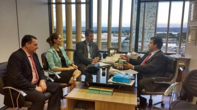 Prefeito Douglas confirma destinação de mais de 2 milhões em verbas parlamentares para o município.