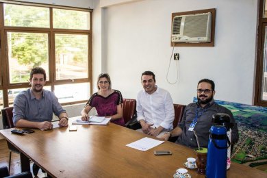 Administração Municipal e SEBRAE alinham parceria para projeto pioneiro no município.