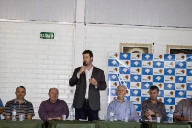 Espumoso sediou debate sobre o futuro do Estado em evento RS 2030 da FAMURS.