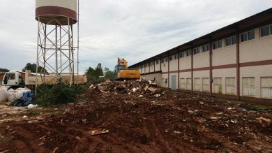 Secretaria de Obras inicia processo de limpeza do Berçário Industrial.