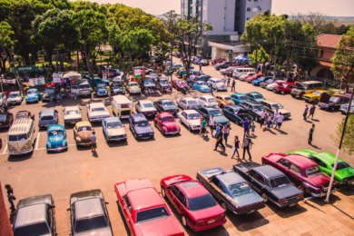 5º Encontro de Carros Antigos foi a atração de domingo na praça.
