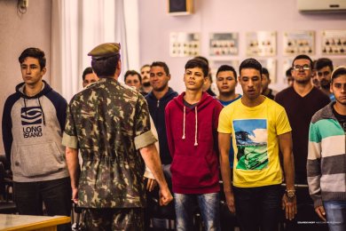 Juramento à Bandeira dos jovens dispensados do Serviço Militar.