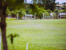 Secretaria de Obras e Departamento de Esportes promovem reparos no Campo Municipal de Futebol Sete.