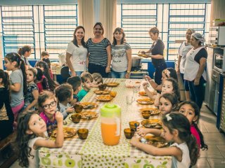 Rede municipal de ensino retorna às aulas com novidades e tempo integral.