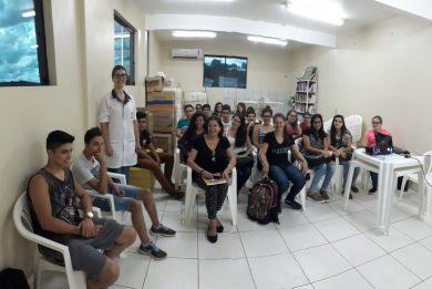 Secretaria Municipal de Saúde promove ciclo de palestras sobre adolescência, sexualidade e doenças sexualmente transmissíveis.