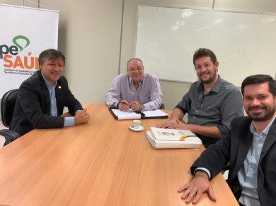 SAÚDE | Executivo em reunião no IPE para agilizar a adesão ao convênio de saúde para o funcionalismo municipal.