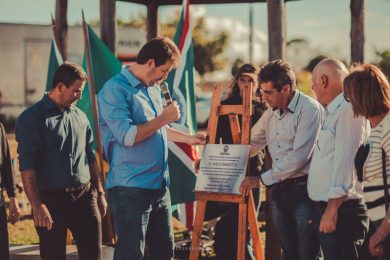 Inauguração da Praça Emílio Parizotto, no Bairro São Valentim.