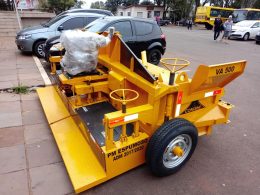 Prefeitura segue investindo em equipamentos e infraestrutura de estradas e ruas.