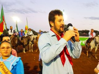 ADMINISTRAÇÃO I CTG Sinuelo das Coxilhas homenageou Espumoso pelos seus 65 anos