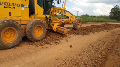 OBRAS I Acompanhe o trabalho de melhorias nas estradas do interior