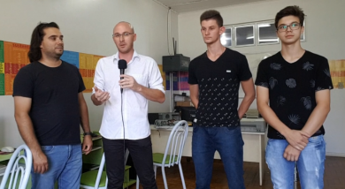 SOCIAL I Profissionais do Centro de Geração e Renda consertam computadores para reutilização do município