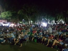 ESPORTE I Torcedor Espumosense deu show em uma noite de Grenal e telão no largo da Prefeitura