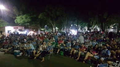 ESPORTE I Torcedor Espumosense deu show em uma noite de Grenal e telão no largo da Prefeitura