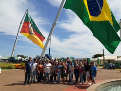 EDUCAÇÃO I Alunos da escola Emílio Henrique Schimitt visitaram a Expodireto