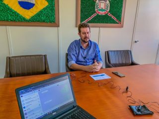 ADMINISTRAÇÃO I Prefeito Douglas Fontana anuncia fechamento dos bancos como medida de prevenção ao coronavírus