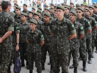 JUNTA MILITAR I Juramento a bandeira foi adiado