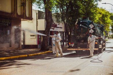ADMINISTRAÇÃO I Prefeito Douglas Fontana confere início dos trabalhos de sanitização
