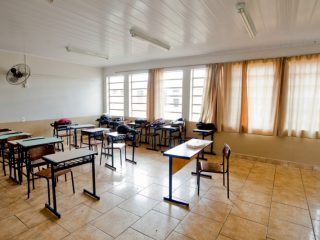ADMINISTRAÇÃO I Governo do Estado decreta bandeira vermelha e retorno as aulas presenciais