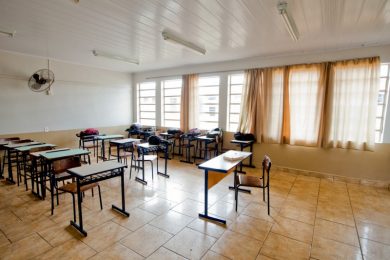 ADMINISTRAÇÃO I Governo do Estado decreta bandeira vermelha e retorno as aulas presenciais
