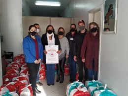 Grupo GZT entrega cestas básicas em Espumoso