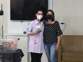 Profissional da saúde realiza palestra na APAE