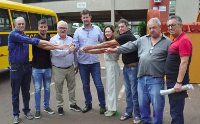 Entregue novo ônibus escolar