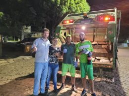 Prefeito fiscaliza pessoalmente o recolhimento de lixo