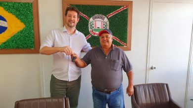 Secretaria de Obras Urbanas recebe nova caminhonete
