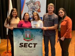 Aluna da Escola Emílio Henrique Schmitt  representa nossa região no Concurso de Oratória da JCI Porto Alegre