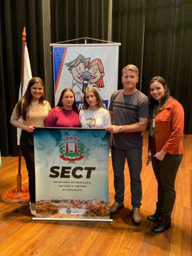 Aluna da Escola Emílio Henrique Schmitt  representa nossa região no Concurso de Oratória da JCI Porto Alegre