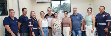 Secretária Municipal de Saúde, Letíane Gugel Dolci, e o Coordenador do SAMU de Espumoso, Pierre Brião Guilherme, apresentaram o novo Manual de Normais e Rotinas