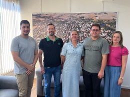 Direção da EEEM Belizário de Oliveira Carpes visita a Administração Municipal de Espumoso