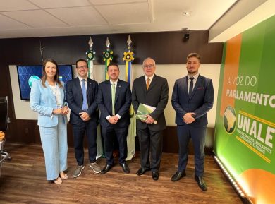 Prefeito de Espumoso e Secretário de Planejamento participam de reunião na UNALE sobre Assistência Social!