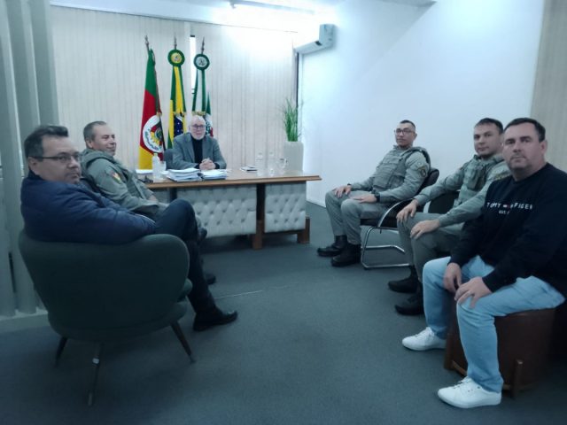 Prefeito Gerson Machado recebe equipe do PISEG